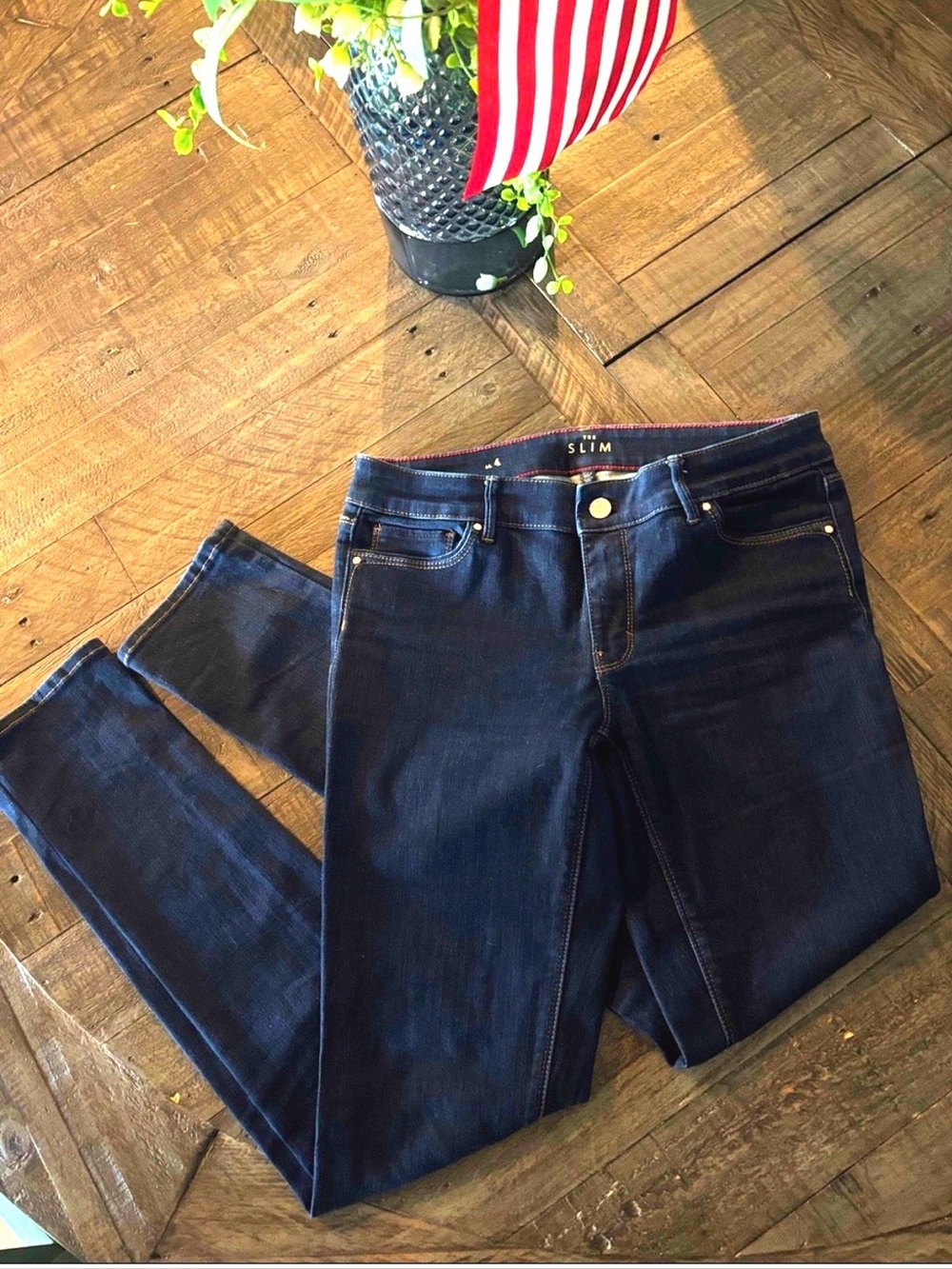 WHBM THE SLIM DARK WASH JEAN SIZE 4 EXCELLENT COND BUNDLE2SAVE
